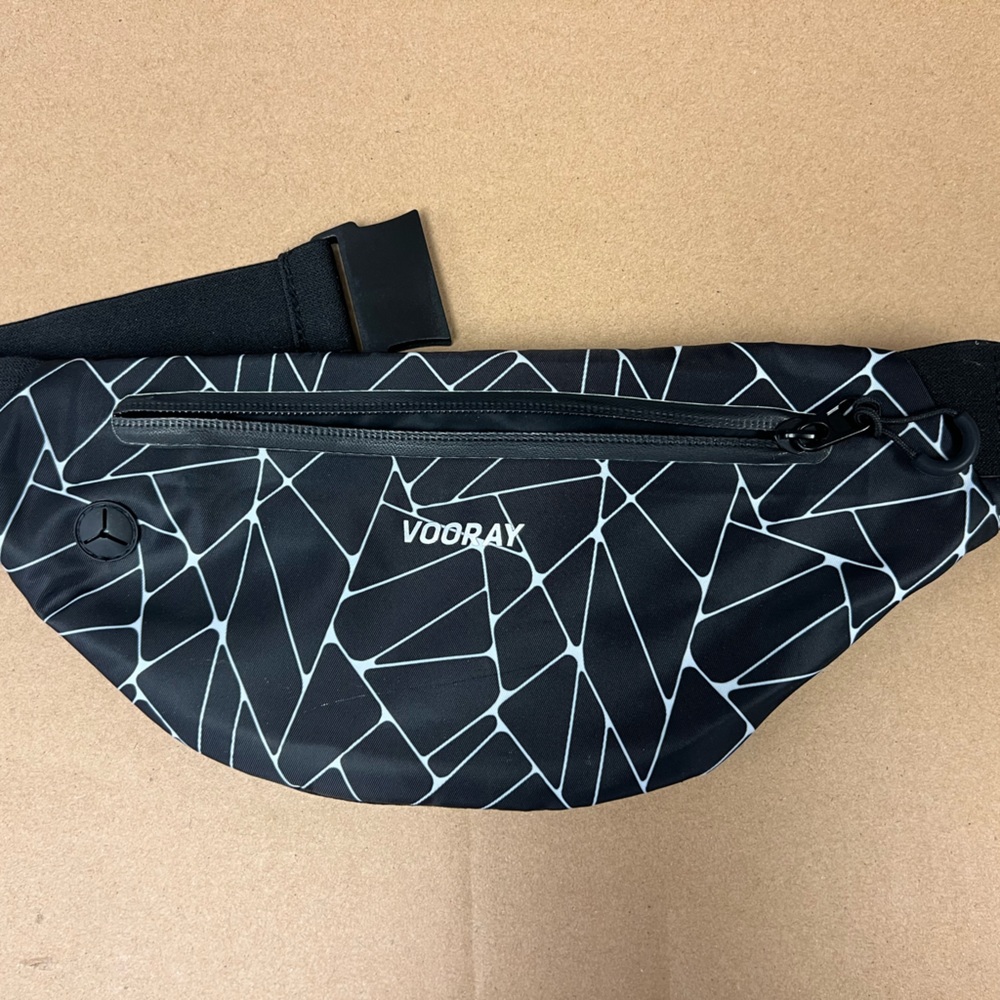 VOORAY Black/White Belt Bag